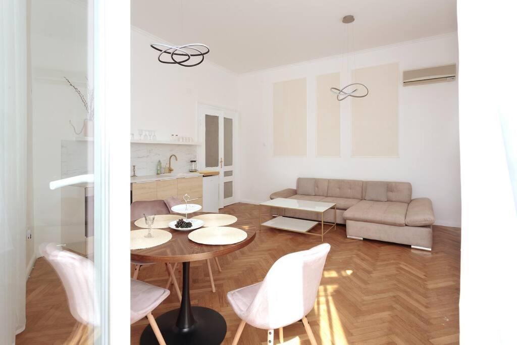 Central - Charming Historic Gem - Modern Comforts * Pula