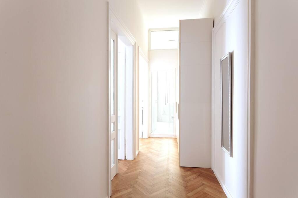 Apartman Central - Charming Historic Gem - Modern Comforts Pula