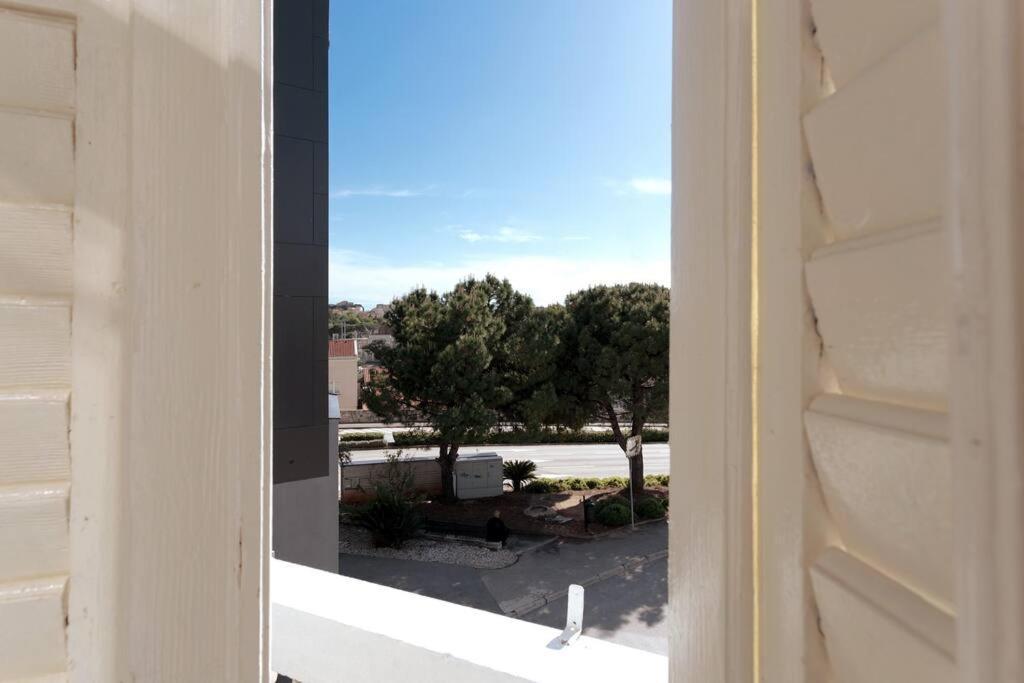 Apartman Central - Charming Historic Gem - Modern Comforts *