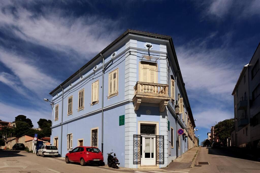 Central - Charming Historic Gem - Modern Comforts Apartman