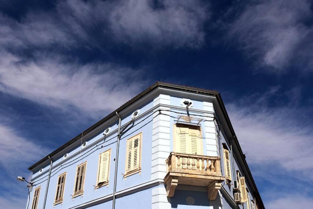 Apartman Central - Charming Historic Gem - Modern Comforts *